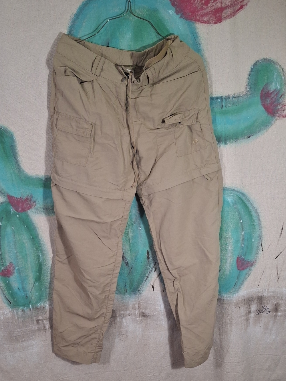 Magellan Outdoors Womans Cargo Pant Size 8 in Khaki Tan